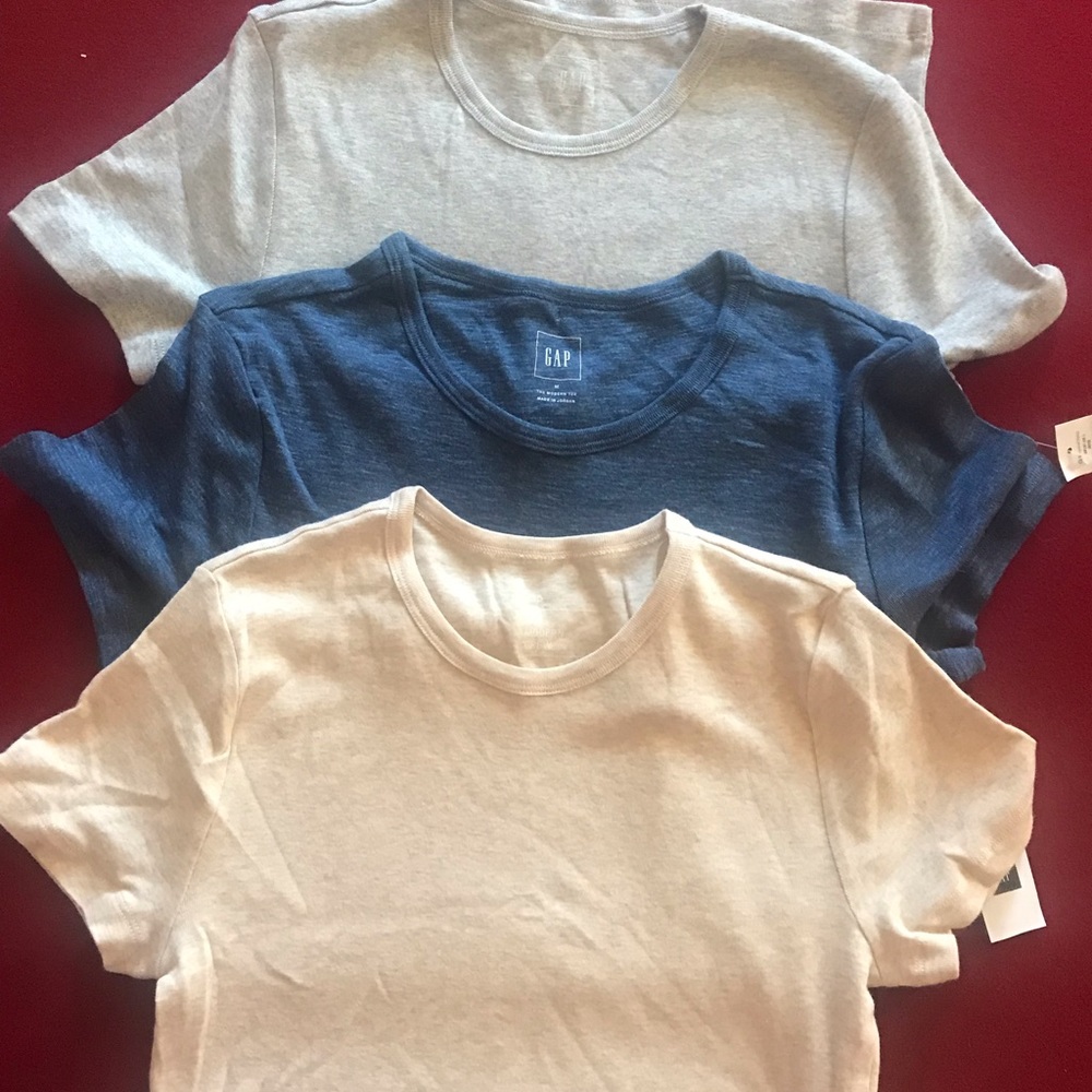 3 gap shirts